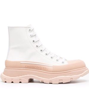 Alexander McQUEEN
Women's Tread Slick Platform Booties